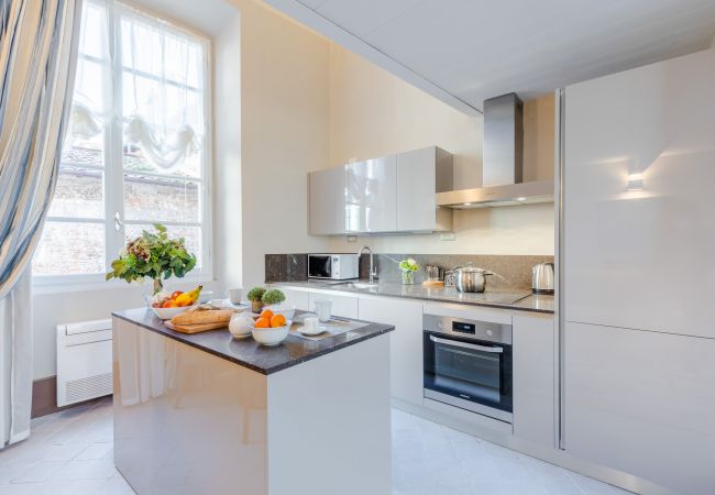 Apartment in Lucca - Luxury 1 Bedroom Apartment with Elevator inside the Walls of Lucca by the Main Square Piazza San Michele Apartment in Lucca - Luxury 1 Bedroom Apartment with Elevator inside the Walls of Lucca by the Main Square Piazza San Michele