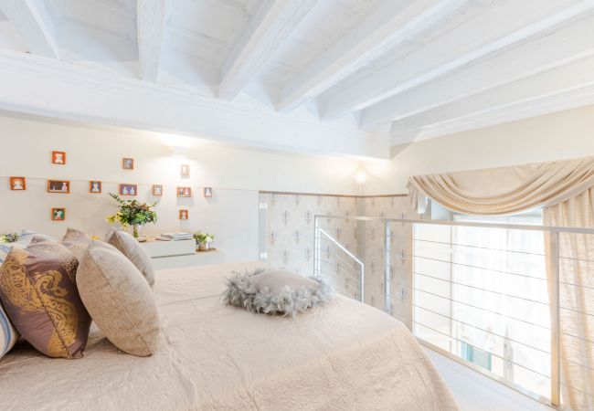 Apartment in Lucca - Luxury 1 Bedroom Apartment with Elevator inside the Walls of Lucca by the Main Square Piazza San Michele Apartment in Lucca - Luxury 1 Bedroom Apartment with Elevator inside the Walls of Lucca by the Main Square Piazza San Michele