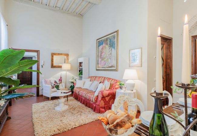 Apartment in Lucca - The Garden Along The Stream, romantic apartment with private garden inside the walls of Lucca Apartment in Lucca - The Garden Along The Stream, romantic apartment with private garden inside the walls of Lucca