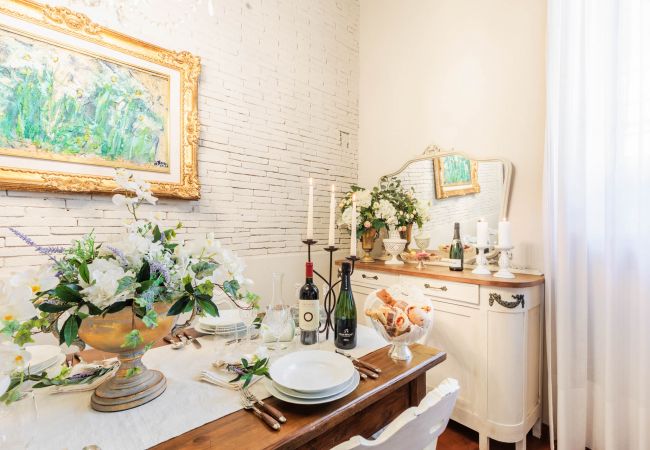 Apartment in Lucca - The Garden Along The Stream, romantic apartment with private garden inside the walls of Lucca Apartment in Lucca - The Garden Along The Stream, romantic apartment with private garden inside the walls of Lucca