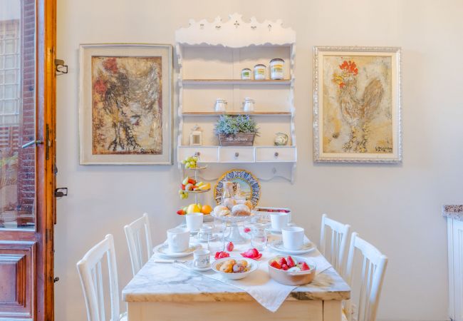 Apartment in Lucca - The Garden Along The Stream, romantic apartment with private garden inside the walls of Lucca Apartment in Lucca - The Garden Along The Stream, romantic apartment with private garden inside the walls of Lucca