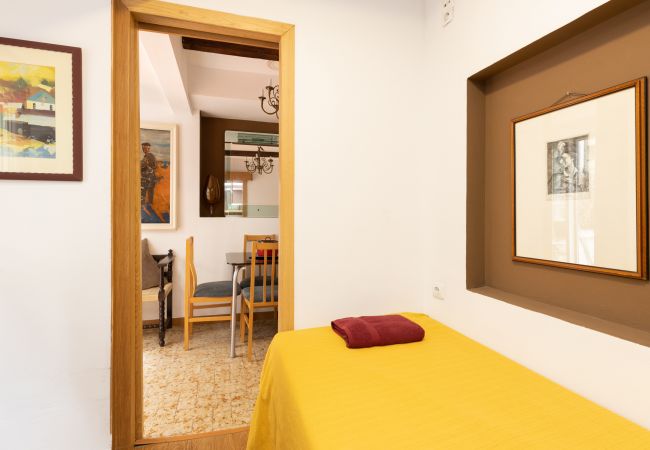 Apartment in Barcelona - PRIVATE TERRACE, 4 bedrooms, 2 bathrooms Apartment in Barcelona - PRIVATE TERRACE, 4 bedrooms, 2 bathrooms
