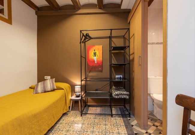 Apartment in Barcelona - PRIVATE TERRACE, 4 bedrooms, 2 bathrooms Apartment in Barcelona - PRIVATE TERRACE, 4 bedrooms, 2 bathrooms
