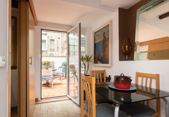 Apartment in Barcelona - PRIVATE TERRACE, 4 bedrooms, 2 bathrooms Apartment in Barcelona - PRIVATE TERRACE, 4 bedrooms, 2 bathrooms