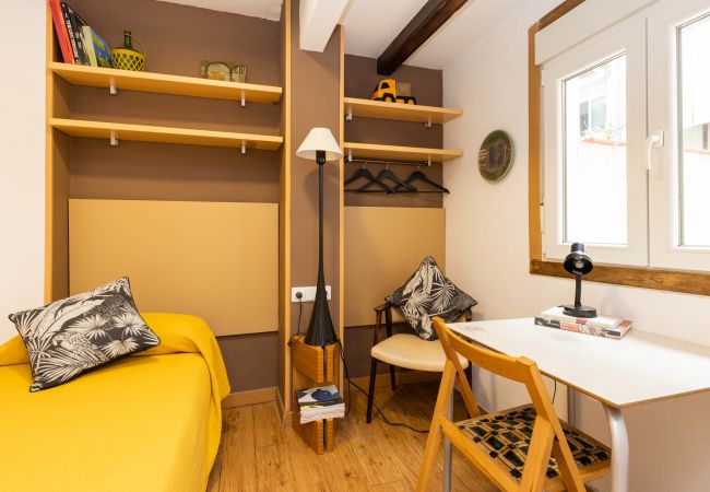Apartment in Barcelona - PRIVATE TERRACE, 4 bedrooms, 2 bathrooms Apartment in Barcelona - PRIVATE TERRACE, 4 bedrooms, 2 bathrooms