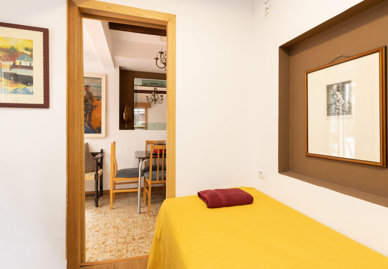 Apartment in Barcelona - PRIVATE TERRACE, 4 bedrooms, 2 bathrooms Apartment in Barcelona - PRIVATE TERRACE, 4 bedrooms, 2 bathrooms