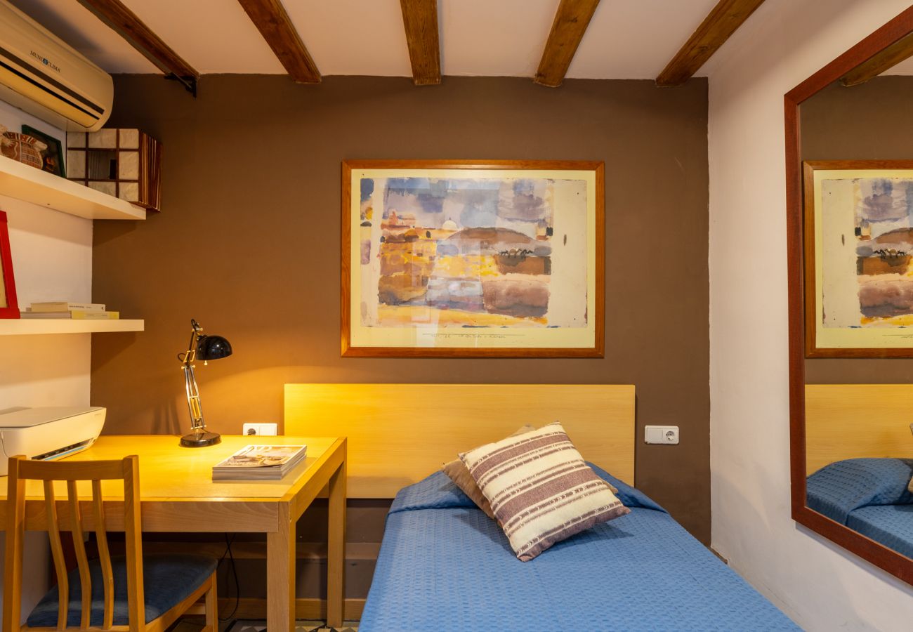 Apartment in Barcelona - PRIVATE TERRACE, 4 bedrooms, 2 bathrooms Apartment in Barcelona - PRIVATE TERRACE, 4 bedrooms, 2 bathrooms
