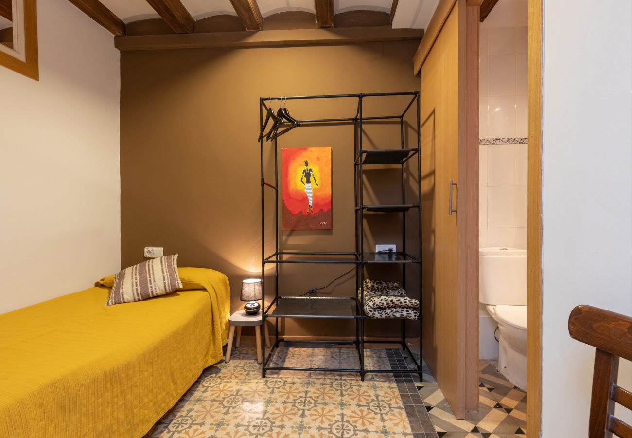 Apartment in Barcelona - PRIVATE TERRACE, 4 bedrooms, 2 bathrooms Apartment in Barcelona - PRIVATE TERRACE, 4 bedrooms, 2 bathrooms