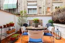 Apartment in Barcelona - PRIVATE TERRACE, 4 bedrooms, 2 bathrooms