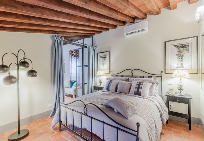 Apartment in Lucca - Casa Lucky, Romantic Modern 3 bedrooms Penthouse inside the Walls of Lucca Apartment in Lucca - Casa Lucky, Romantic Modern 3 bedrooms Penthouse inside the Walls of Lucca