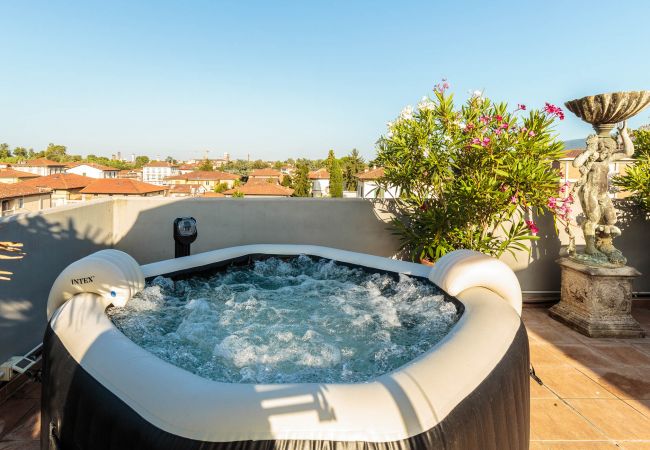 Apartment in Lucca - Casa Dieter, a superb 2 bedrooms Apartment with Grand Terrace and private parking in Central Lucca Apartment in Lucca - Casa Dieter, a superb 2 bedrooms Apartment with Grand Terrace and private parking in Central Lucca