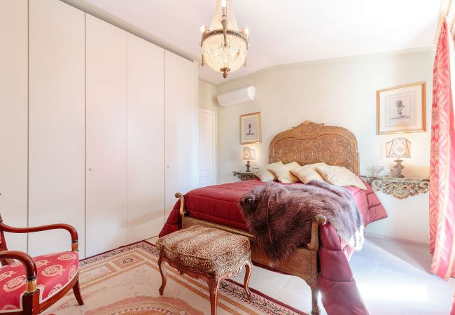 Apartment in Lucca - Casa Dieter, a superb 2 bedrooms Apartment with Grand Terrace and private parking in Central Lucca Apartment in Lucca - Casa Dieter, a superb 2 bedrooms Apartment with Grand Terrace and private parking in Central Lucca