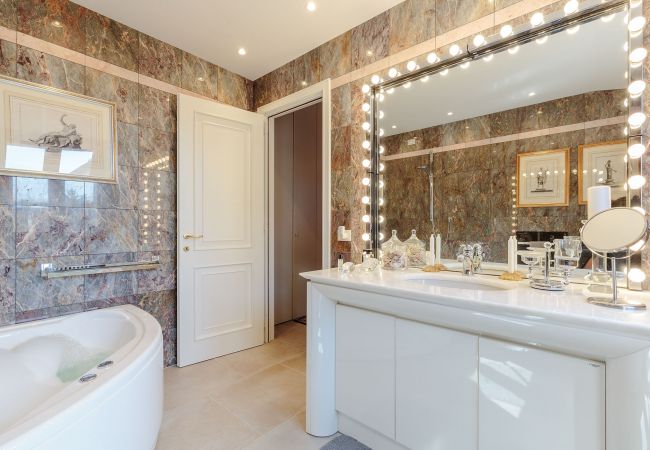 Apartment in Lucca - Casa Dieter, a superb 2 bedrooms Apartment with Grand Terrace and private parking in Central Lucca Apartment in Lucca - Casa Dieter, a superb 2 bedrooms Apartment with Grand Terrace and private parking in Central Lucca