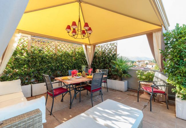 Apartment in Lucca - Casa Dieter, a superb 2 bedrooms Apartment with Grand Terrace and private parking in Central Lucca Apartment in Lucca - Casa Dieter, a superb 2 bedrooms Apartment with Grand Terrace and private parking in Central Lucca