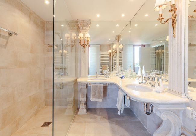 Apartment in Lucca - Casa Dieter, a superb 2 bedrooms Apartment with Grand Terrace and private parking in Central Lucca Apartment in Lucca - Casa Dieter, a superb 2 bedrooms Apartment with Grand Terrace and private parking in Central Lucca