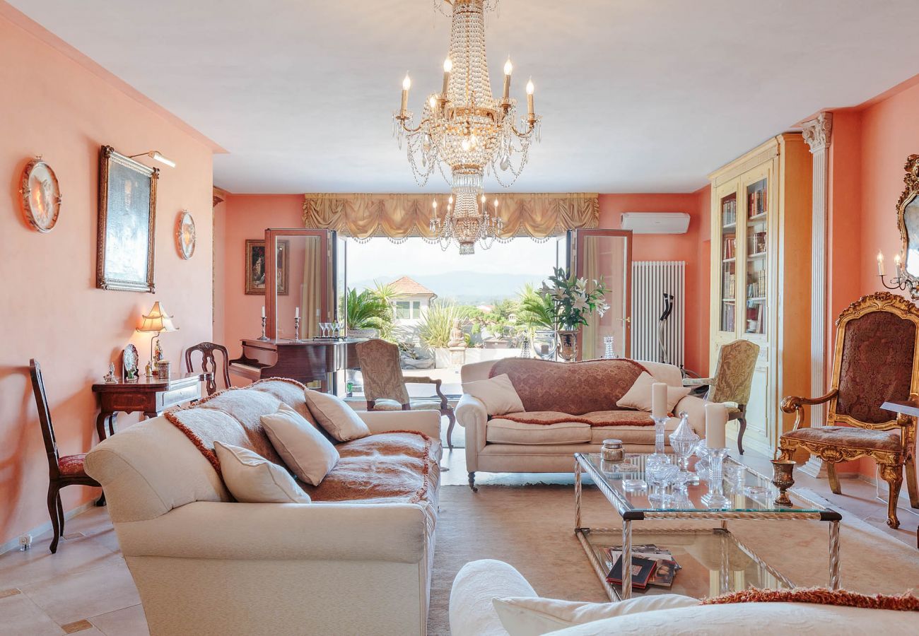 Apartment in Lucca - Casa Dieter, a superb 2 bedrooms Apartment with Grand Terrace and private parking in Central Lucca Apartment in Lucca - Casa Dieter, a superb 2 bedrooms Apartment with Grand Terrace and private parking in Central Lucca