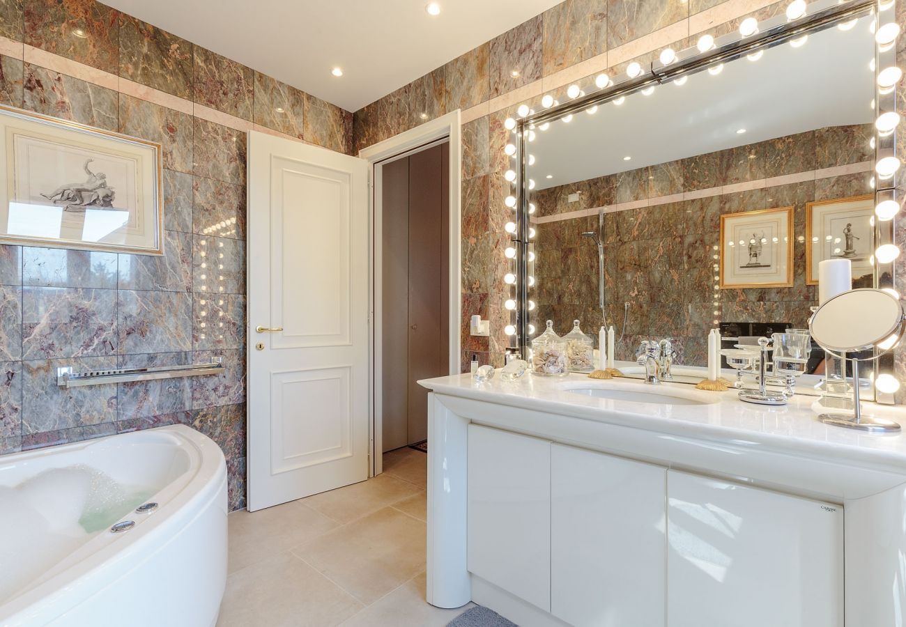 Apartment in Lucca - Casa Dieter, a superb 2 bedrooms Apartment with Grand Terrace and private parking in Central Lucca Apartment in Lucca - Casa Dieter, a superb 2 bedrooms Apartment with Grand Terrace and private parking in Central Lucca