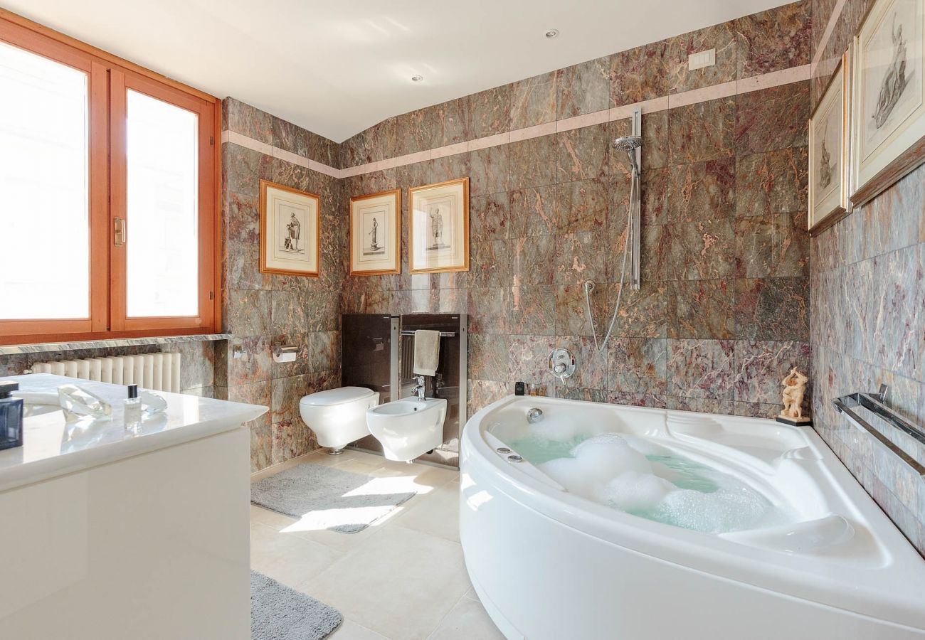 Apartment in Lucca - Casa Dieter, a superb 2 bedrooms Apartment with Grand Terrace and private parking in Central Lucca Apartment in Lucca - Casa Dieter, a superb 2 bedrooms Apartment with Grand Terrace and private parking in Central Lucca