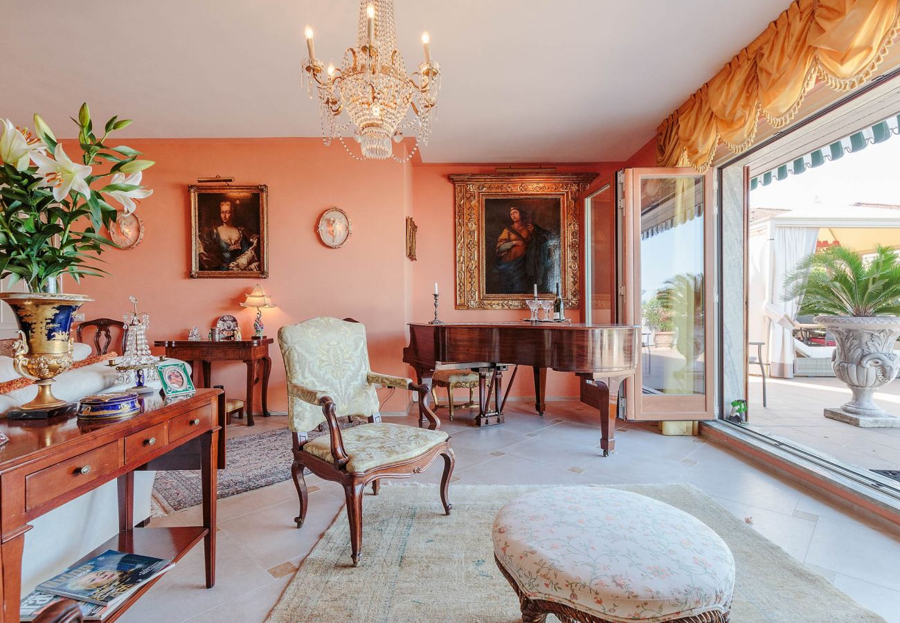 Apartment in Lucca - Casa Dieter, a superb 2 bedrooms Apartment with Grand Terrace and private parking in Central Lucca Apartment in Lucca - Casa Dieter, a superb 2 bedrooms Apartment with Grand Terrace and private parking in Central Lucca