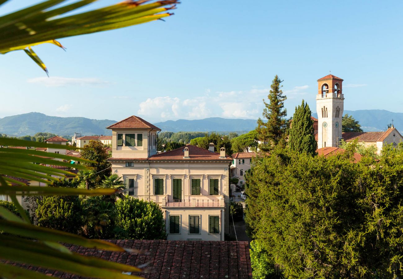 Apartment in Lucca - Casa Dieter, a superb 2 bedrooms Apartment with Grand Terrace and private parking in Central Lucca Apartment in Lucca - Casa Dieter, a superb 2 bedrooms Apartment with Grand Terrace and private parking in Central Lucca