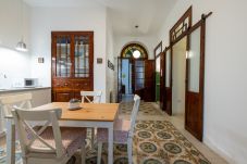 Townhouse in Valencia / València - The Traditional House in El Cabanyal by Florit Flats