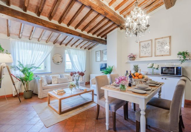 Apartment in Monte San quirico - Maria Farmhouse Apartment in Wine Resort in Lucca Apartment in Monte San quirico - Maria Farmhouse Apartment in Wine Resort in Lucca
