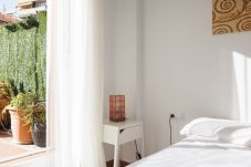 Apartment in Barcelona - Private terrace, 3 bedrooms, 2 bathrooms, central Barcelona