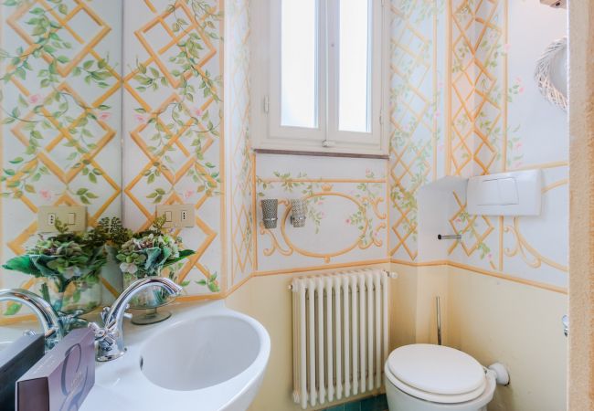 Apartment in Lucca - Elegant Apartment in a Quiet Street inside the Walls Of Lucca Apartment in Lucca - Elegant Apartment in a Quiet Street inside the Walls Of Lucca