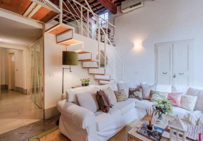 Apartment in Lucca - Elegant Apartment in a Quiet Street inside the Walls Of Lucca Apartment in Lucca - Elegant Apartment in a Quiet Street inside the Walls Of Lucca