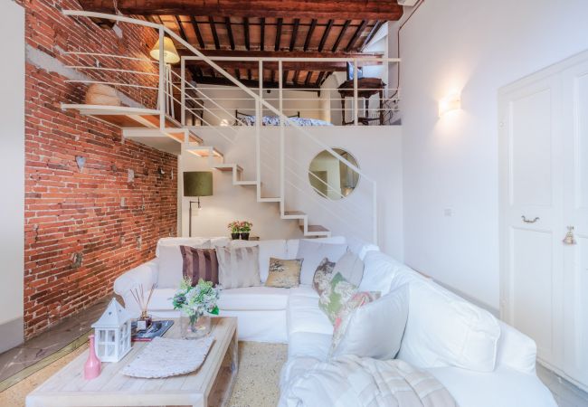 Apartment in Lucca - Elegant Apartment in a Quiet Street inside the Walls Of Lucca Apartment in Lucca - Elegant Apartment in a Quiet Street inside the Walls Of Lucca
