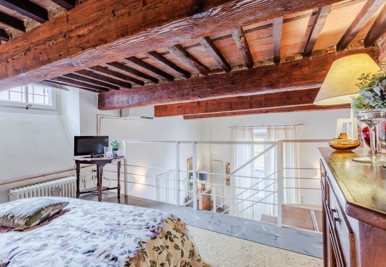 Apartment in Lucca - Elegant Apartment in a Quiet Street inside the Walls Of Lucca Apartment in Lucca - Elegant Apartment in a Quiet Street inside the Walls Of Lucca