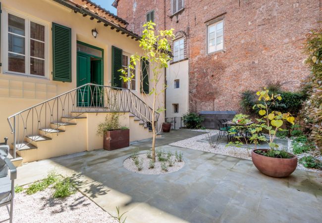 Apartment in Lucca - The Healing Garden, 4 bedrooms Villa inside the Walls Apartment in Lucca - The Healing Garden, 4 bedrooms Villa inside the Walls