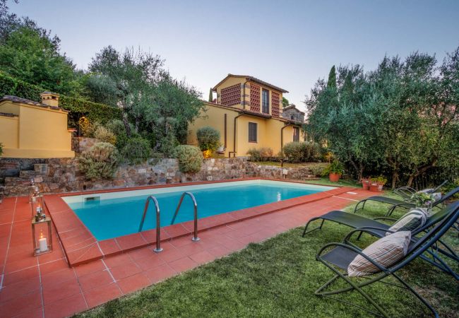 Villa in Lucca - Villa Debby, 2 bedrooms Farmhouse with Pool on the Hills of Lucca Villa in Lucca - Villa Debby, 2 bedrooms Farmhouse with Pool on the Hills of Lucca