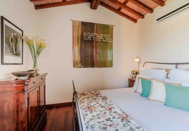 Villa in Lucca - Villa Debby, 2 bedrooms Farmhouse with Pool on the Hills of Lucca Villa in Lucca - Villa Debby, 2 bedrooms Farmhouse with Pool on the Hills of Lucca