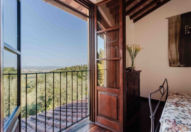 Villa in Lucca - Villa Debby, 2 bedrooms Farmhouse with Pool on the Hills of Lucca Villa in Lucca - Villa Debby, 2 bedrooms Farmhouse with Pool on the Hills of Lucca