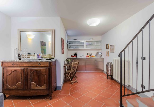 Villa in Lucca - Villa Debby, 2 bedrooms Farmhouse with Pool on the Hills of Lucca Villa in Lucca - Villa Debby, 2 bedrooms Farmhouse with Pool on the Hills of Lucca