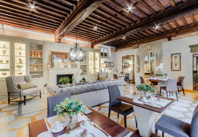 Apartment in Lucca - The Lucca Heritage Retreat, a Spacious Home with Outdoor inside the Walls of Lucca Apartment in Lucca - The Lucca Heritage Retreat, a Spacious Home with Outdoor inside the Walls of Lucca