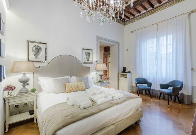 Apartment in Lucca - The Lucca Heritage Retreat, a Spacious Home with Outdoor inside the Walls of Lucca Apartment in Lucca - The Lucca Heritage Retreat, a Spacious Home with Outdoor inside the Walls of Lucca
