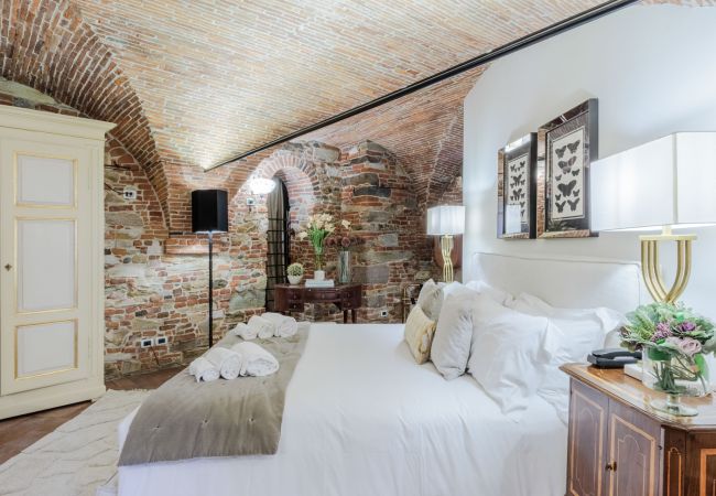 Apartment in Lucca - The Lucca Heritage Retreat, a Spacious Home with Outdoor inside the Walls of Lucca Apartment in Lucca - The Lucca Heritage Retreat, a Spacious Home with Outdoor inside the Walls of Lucca