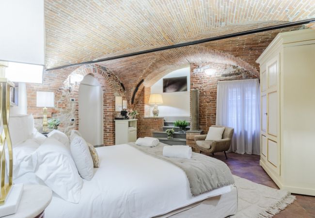 Apartment in Lucca - The Lucca Heritage Retreat, a Spacious Home with Outdoor inside the Walls of Lucca Apartment in Lucca - The Lucca Heritage Retreat, a Spacious Home with Outdoor inside the Walls of Lucca