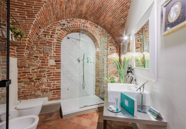 Apartment in Lucca - The Lucca Heritage Retreat, a Spacious Home with Outdoor inside the Walls of Lucca Apartment in Lucca - The Lucca Heritage Retreat, a Spacious Home with Outdoor inside the Walls of Lucca