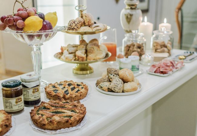 Apartment in Lucca - The Lucca Heritage Retreat, a Spacious Home with Outdoor inside the Walls of Lucca Apartment in Lucca - The Lucca Heritage Retreat, a Spacious Home with Outdoor inside the Walls of Lucca