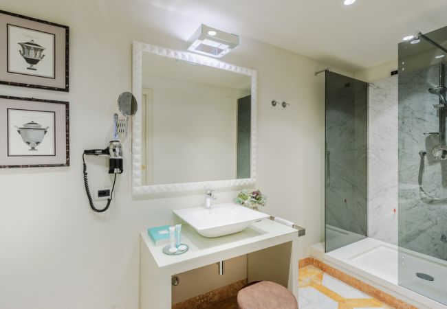 Apartment in Lucca - The Lucca Heritage Retreat, a Spacious Home with Outdoor inside the Walls of Lucca Apartment in Lucca - The Lucca Heritage Retreat, a Spacious Home with Outdoor inside the Walls of Lucca