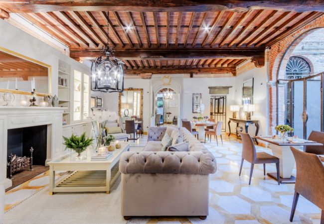 Apartment in Lucca - The Lucca Heritage Retreat, a Spacious Home with Outdoor inside the Walls of Lucca Apartment in Lucca - The Lucca Heritage Retreat, a Spacious Home with Outdoor inside the Walls of Lucca