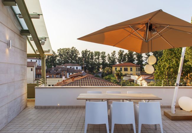 Apartment in Lucca - Canticle Lucca Luxury Apartment with Elevator, Terrace, Parking and Jacuzzi Apartment in Lucca - Canticle Lucca Luxury Apartment with Elevator, Terrace, Parking and Jacuzzi