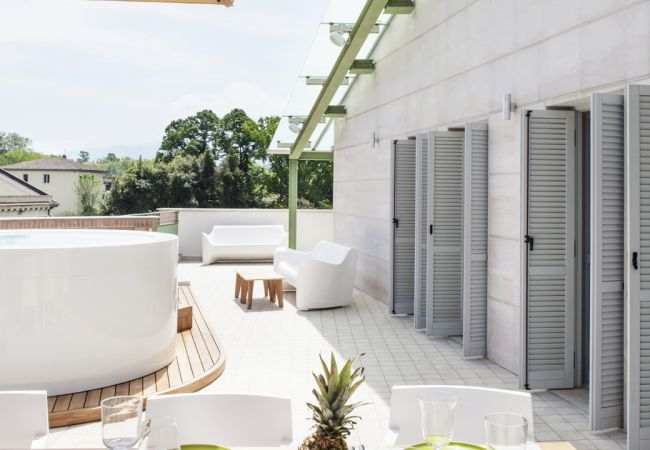 Apartment in Lucca - Canticle Lucca Luxury Apartment with Elevator, Terrace, Parking and Jacuzzi Apartment in Lucca - Canticle Lucca Luxury Apartment with Elevator, Terrace, Parking and Jacuzzi