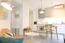 Apartment in Madrid -  Charming 2-bedroom apartment: Experience authentic Madrid life in your own space