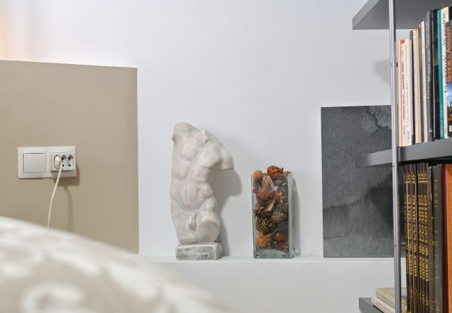 Apartment in Madrid - Cozy studio with pool in Ciudad Lineal  Apartment in Madrid - Cozy studio with pool in Ciudad Lineal