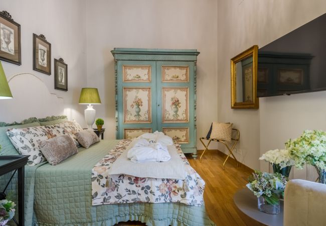  in Lucca - Timeless Elegance: A Historic Retreat in Lucca's Art District