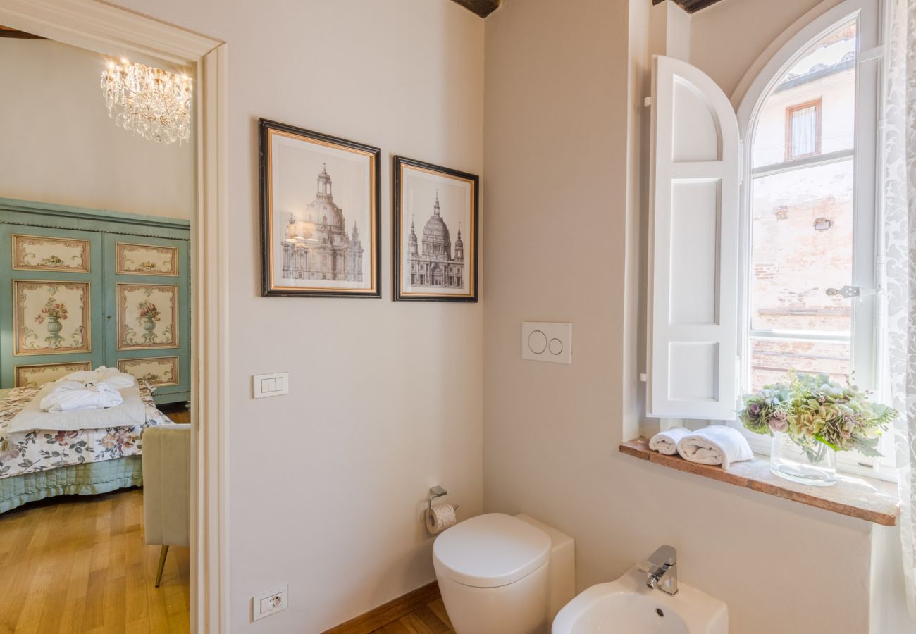 Apartment in Lucca - Timeless Elegance: A Historic Retreat in Lucca's Art District Apartment in Lucca - Timeless Elegance: A Historic Retreat in Lucca's Art District